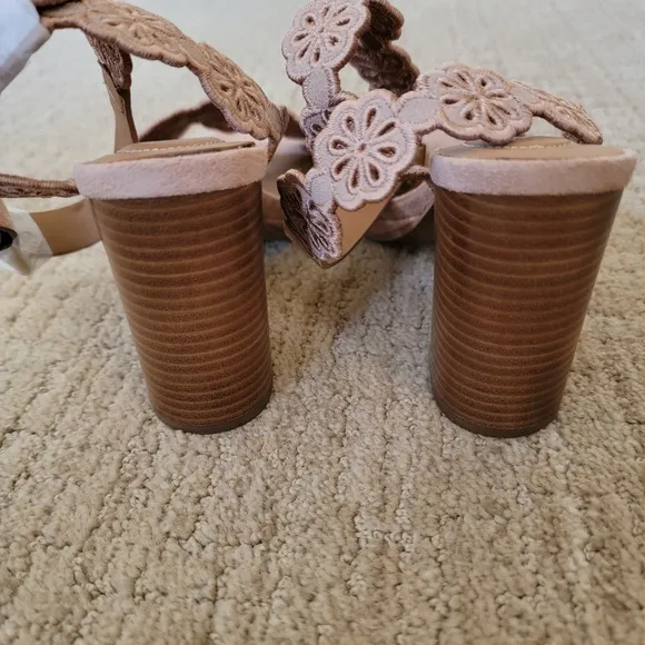 New See By Chloe Laser-Cut Floral Kristy Heeled Sandals in Tan, Size 36