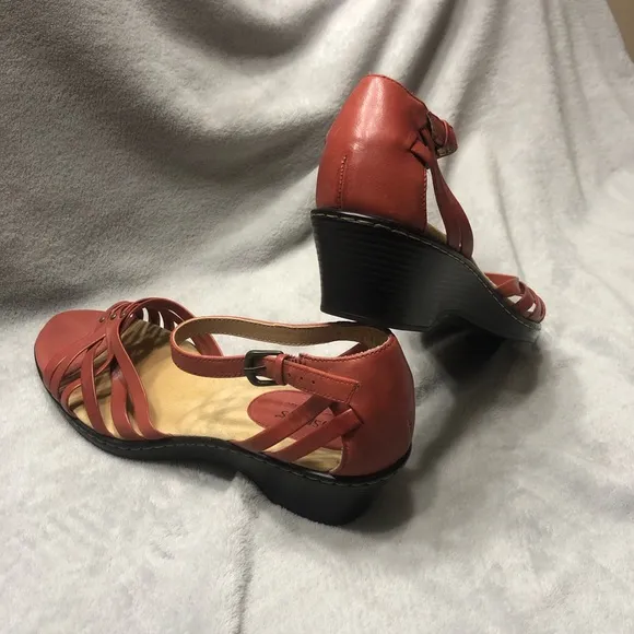 New Softspots Sandals, size 9.5 (SB)