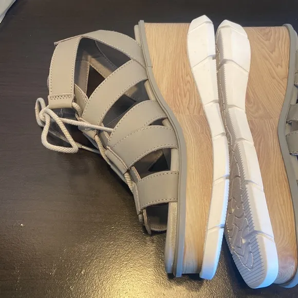 New Sorel Joanie Lace Up Gray Wedge Sandals Size 9 1/2