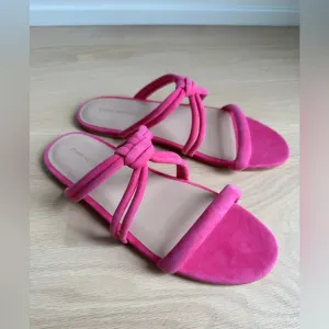 New STUART WEITZMAN Twist Knot Flat SANDALS Size 10 Peonia Pink Suede