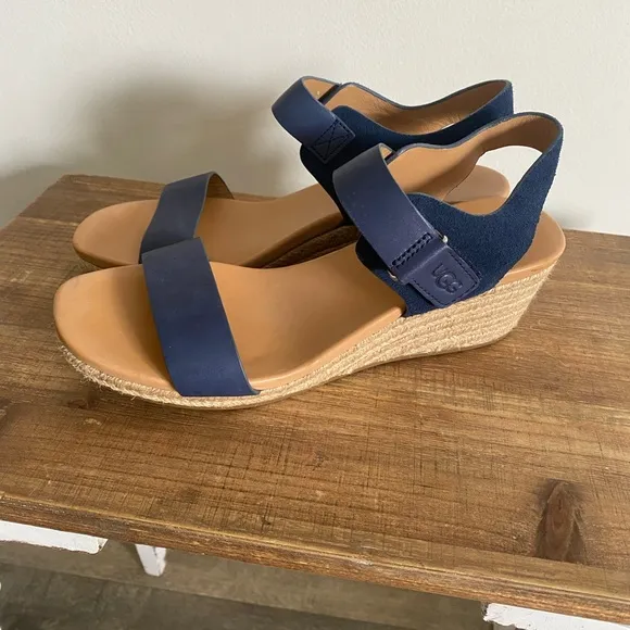NEW UGG Eisley Navy Leather EspadrilleStrap Sandals Size 8.5