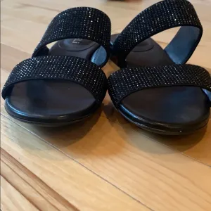 New VANELi bonbon sandals