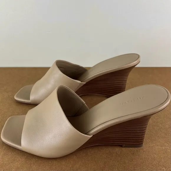 NEW VINCE BEIGE LEATHER WEDGE SANDALS