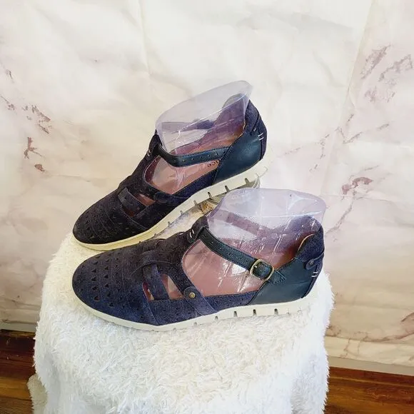 New! Sundance Mamzelle blue suede strappy maryjane sandals