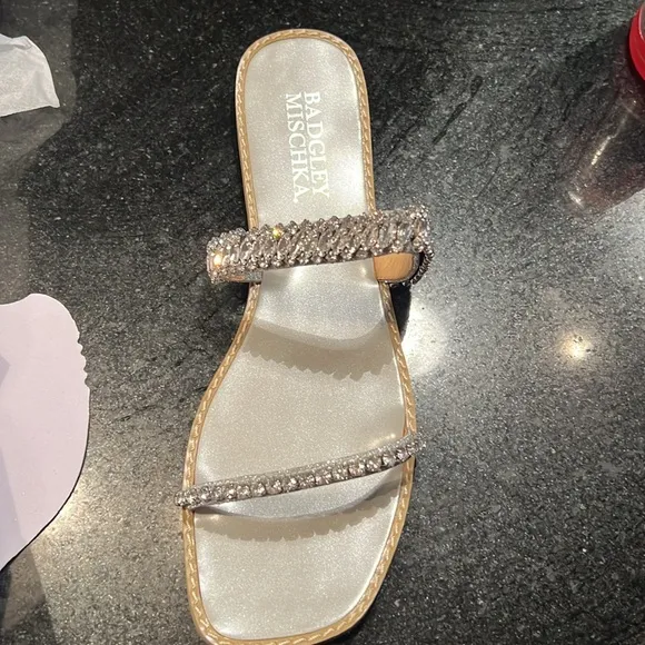 NIB BADGLEY MISCHKA THINA SANDALS 9