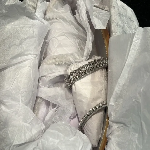 NIB BADGLEY MISCHKA THINA SANDALS 9