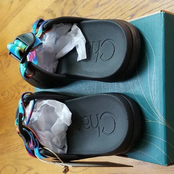 NIB Chaco Chillos Slide Sandal In Black Rainbow Tie Dye Kids Size 2