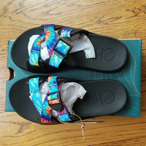NIB Chaco Chillos Slide Sandal In Black Rainbow Tie Dye Kids Size 2