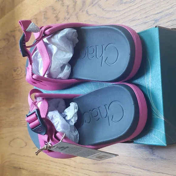 NIB Chaco Chillos Slide Sandal In Magenta Kids Size 5