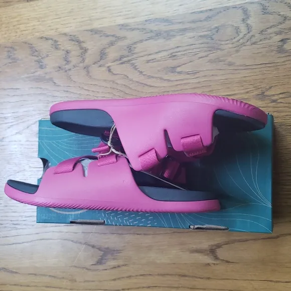 NIB Chaco Chillos Slide Sandal In Magenta Kids Size 5