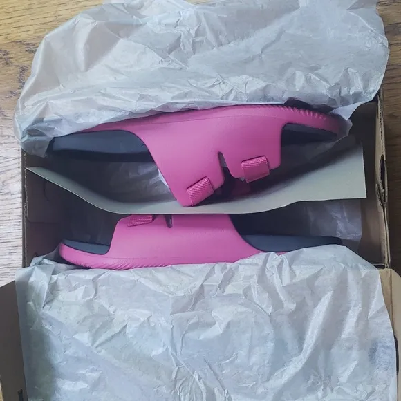 NIB Chaco Chillos Slide Sandal In Magenta Kids Size 5