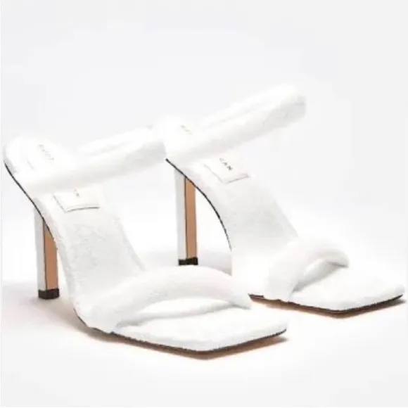 NIB GOOD AMERICAN WHITE TERRY SLIP ON SANDALS