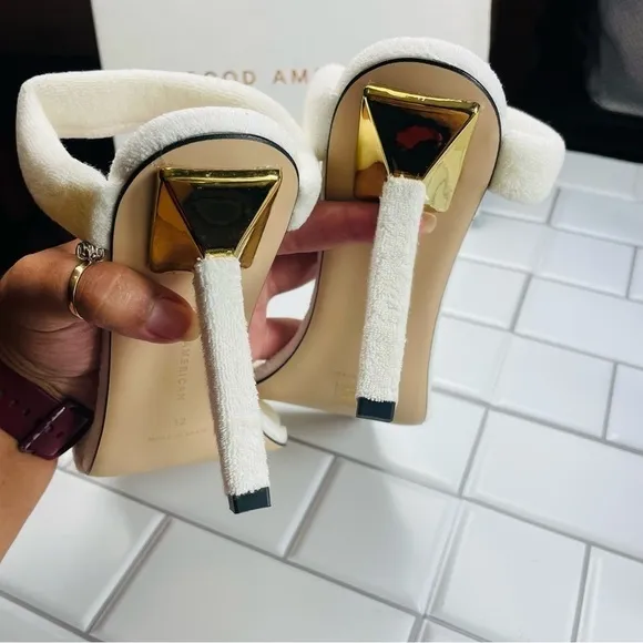 NIB GOOD AMERICAN WHITE TERRY SLIP ON SANDALS
