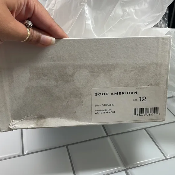 NIB GOOD AMERICAN WHITE TERRY SLIP ON SANDALS
