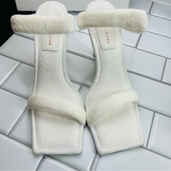 NIB GOOD AMERICAN WHITE TERRY SLIP ON SANDALS