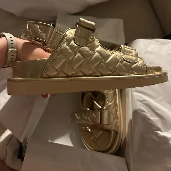 NIB Kurt Geiger London Orson Gold Leather Summer Sandals sz 8/38.5