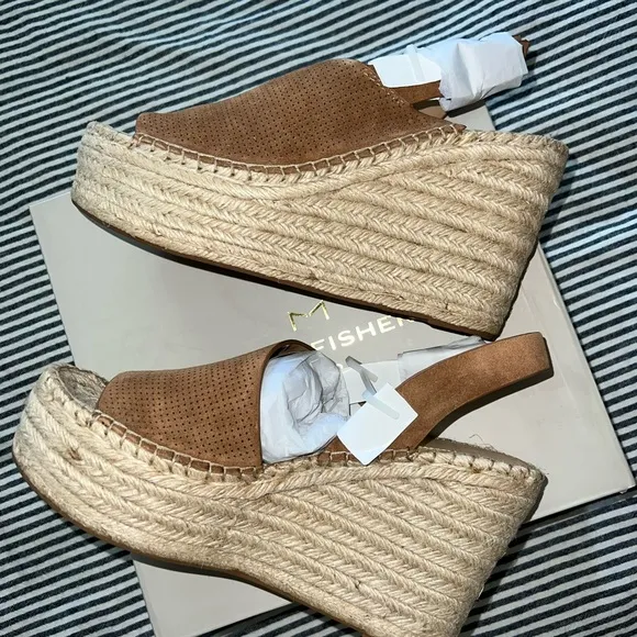 NIB Marc Fisher Andela Natural Brown Suede Jute Wedges Wedge Sandals 9.5