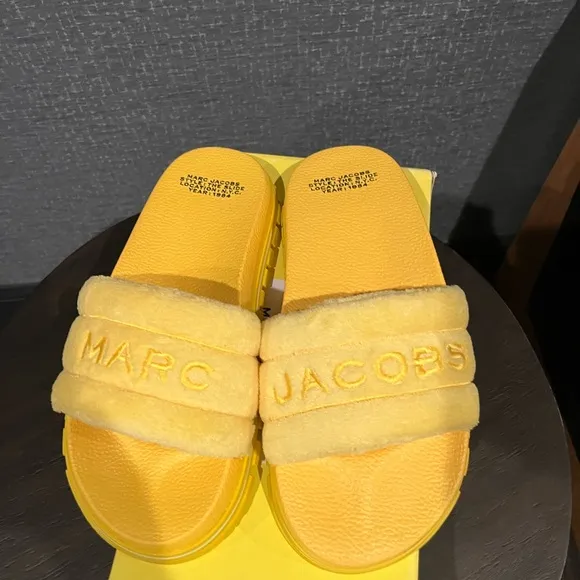 NIB MARC JACOBS The Slide Sandals Terry Faux Fur Yellow