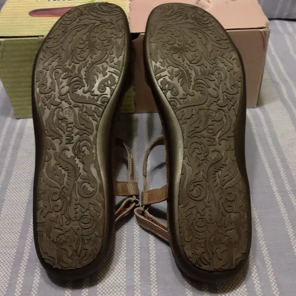 NIB NAOT Leather Ankle Strap Sandals Odelia Khaki Footbed Sz 11M Made In Israel