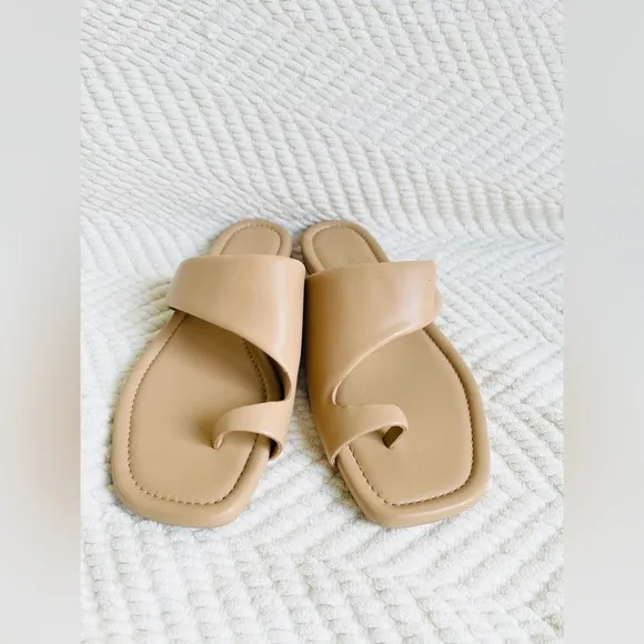 NIB Sam Edelman Pearl Bay Sandals, pale pink/rose color sz 8. Orig $140