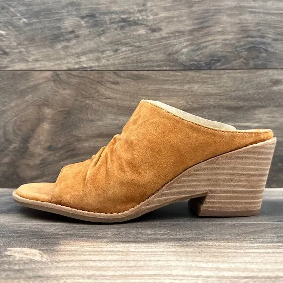 NIB Sofft Strathmore 8.5M Italian Suede Wedge Ruched Open Toe Slide Sandals