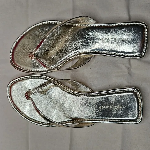 NIB Tory Burch Simple Logo Thong Sandal Metallic Leather Sz 6