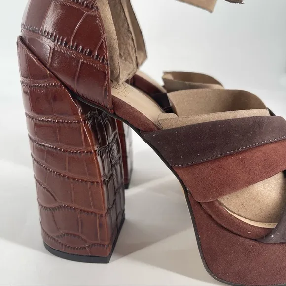 NIB | Vince Camuto | Gruelie Sandals in Brown Size 8.5
