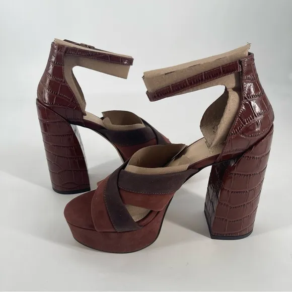 NIB | Vince Camuto | Gruelie Sandals in Brown Size 8.5
