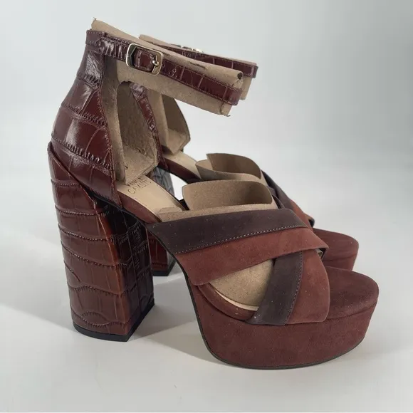 NIB | Vince Camuto | Gruelie Sandals in Brown Size 8.5
