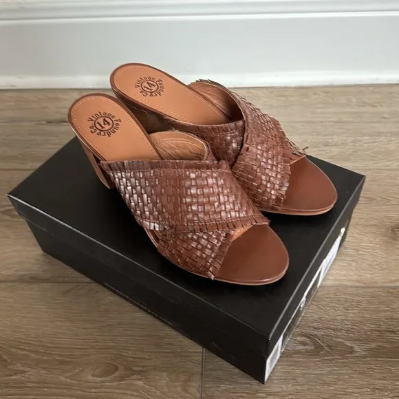 NIB Vintage Foundry Co. Louisa Leather Sandals