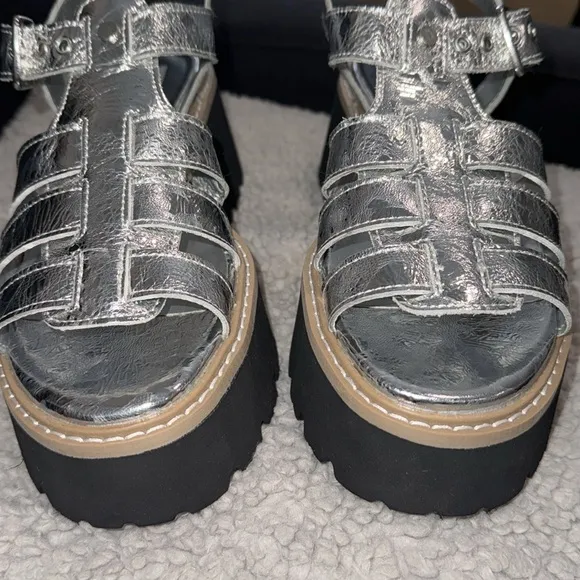 NIB women’s gorgeous dolce vita silver latice fisherman sandals, shoes, sz 8