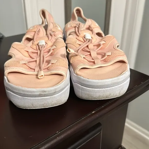 Nike Koko air max pink and white platform sandals size 9!