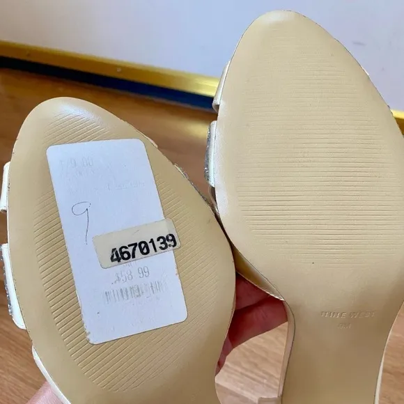 Nine West New Favorly Bridal Kitten Heel Satin Dress Sandals Women’s 9 NWT
