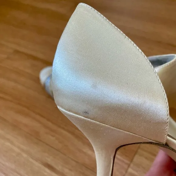 Nine West New Favorly Bridal Kitten Heel Satin Dress Sandals Women’s 9 NWT