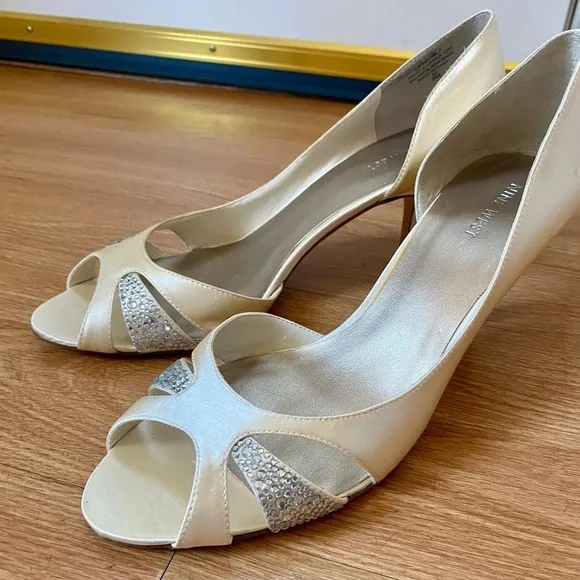 Nine West New Favorly Bridal Kitten Heel Satin Dress Sandals Women’s 9 NWT