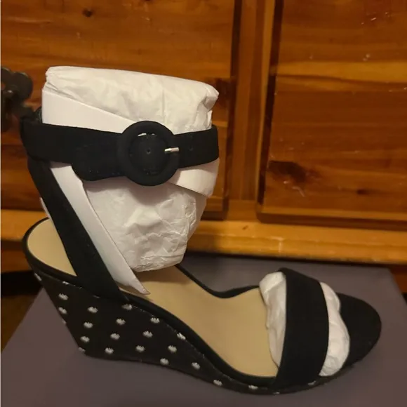 No Box Stylish Black Wedge Sandals Size 9.5!
