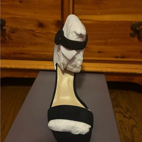 No Box Stylish Black Wedge Sandals Size 9.5!