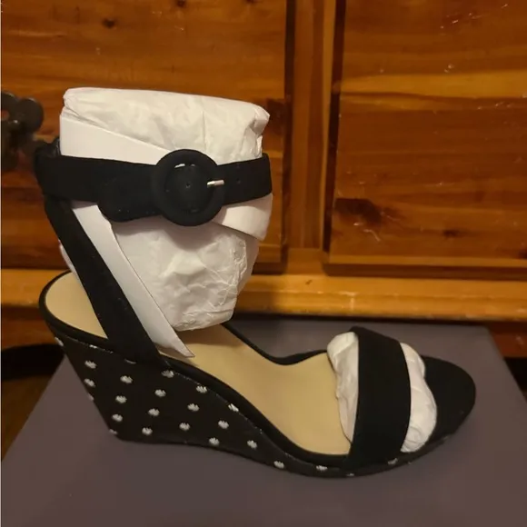 No Box Stylish Black Wedge Sandals Size 9.5!