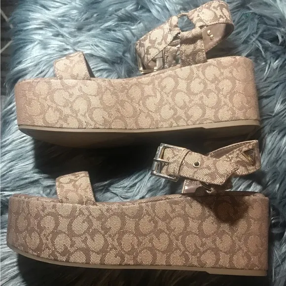 NW Guess Platform Sandals