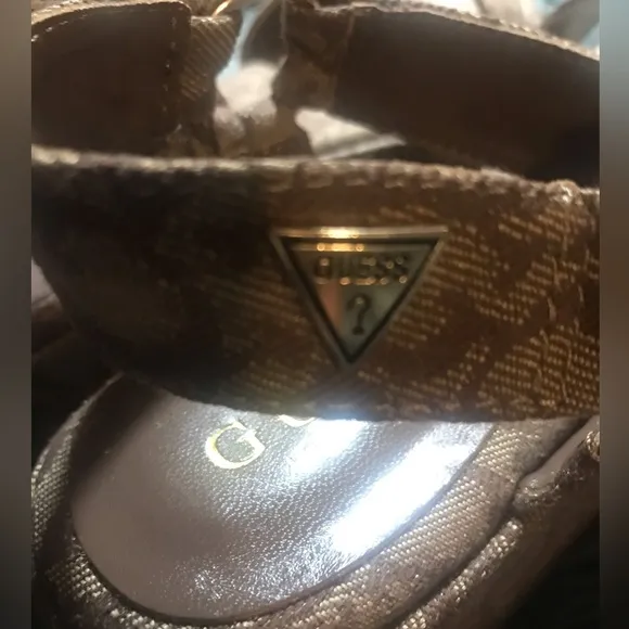 NW Guess Platform Sandals