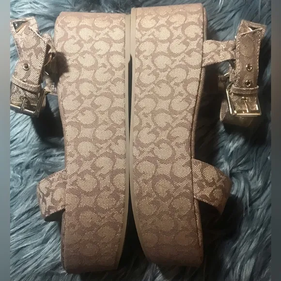NW Guess Platform Sandals