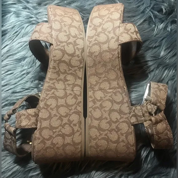 NW Guess Platform Sandals