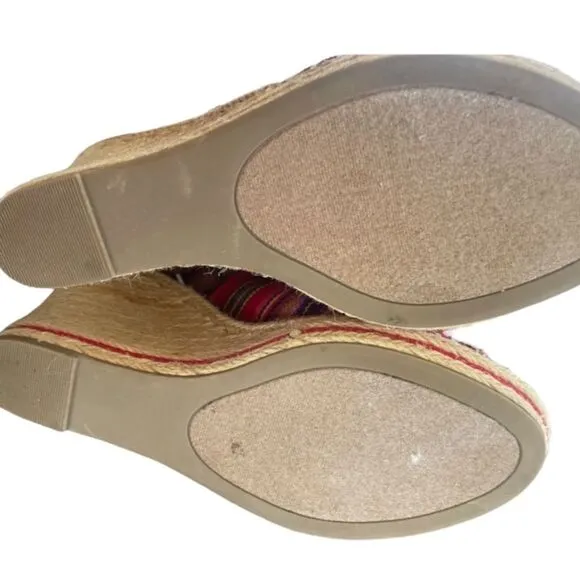 NWOB Altar’d State Hesper Red Multi Wedge Sandal SZ 8.5. Boho/ Tribal / Fabric