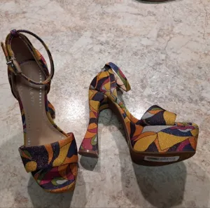 NWOB Chelsea &amp; Violet VioletIndi Vintage Print Platform Sandals Sz 6.5 Multicolo