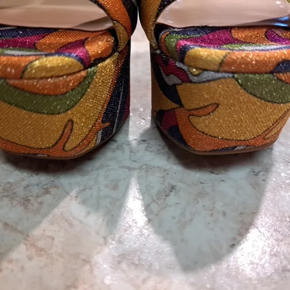 NWOB Chelsea &amp; Violet VioletIndi Vintage Print Platform Sandals Sz 6.5 Multicolo