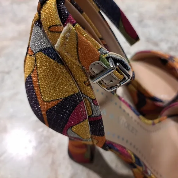 NWOB Chelsea &amp; Violet VioletIndi Vintage Print Platform Sandals Sz 6.5 Multicolo