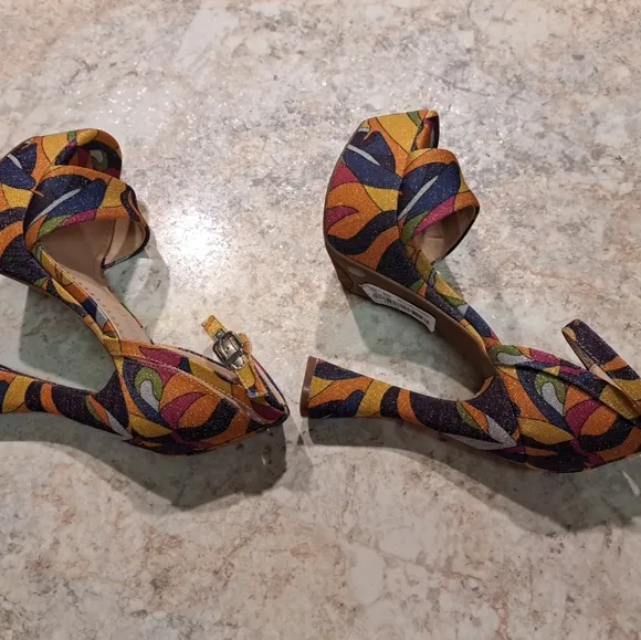 NWOB Chelsea &amp; Violet VioletIndi Vintage Print Platform Sandals Sz 6.5 Multicolo