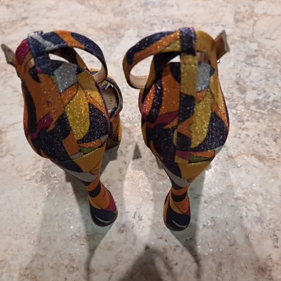 NWOB Chelsea &amp; Violet VioletIndi Vintage Print Platform Sandals Sz 6.5 Multicolo