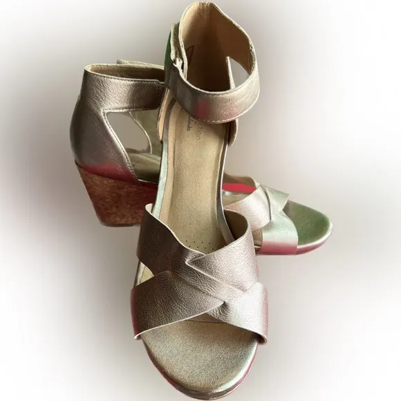 NWOB Clark’s wedge sandals