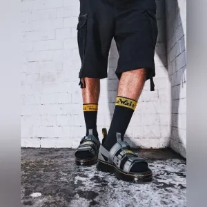 NWOB Dr. Martens Pearson Webbing  Element Sandals in Black unisex Leather